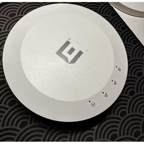 Extreme Networks WS-AP3915i Refurbished Access Point - Angled View